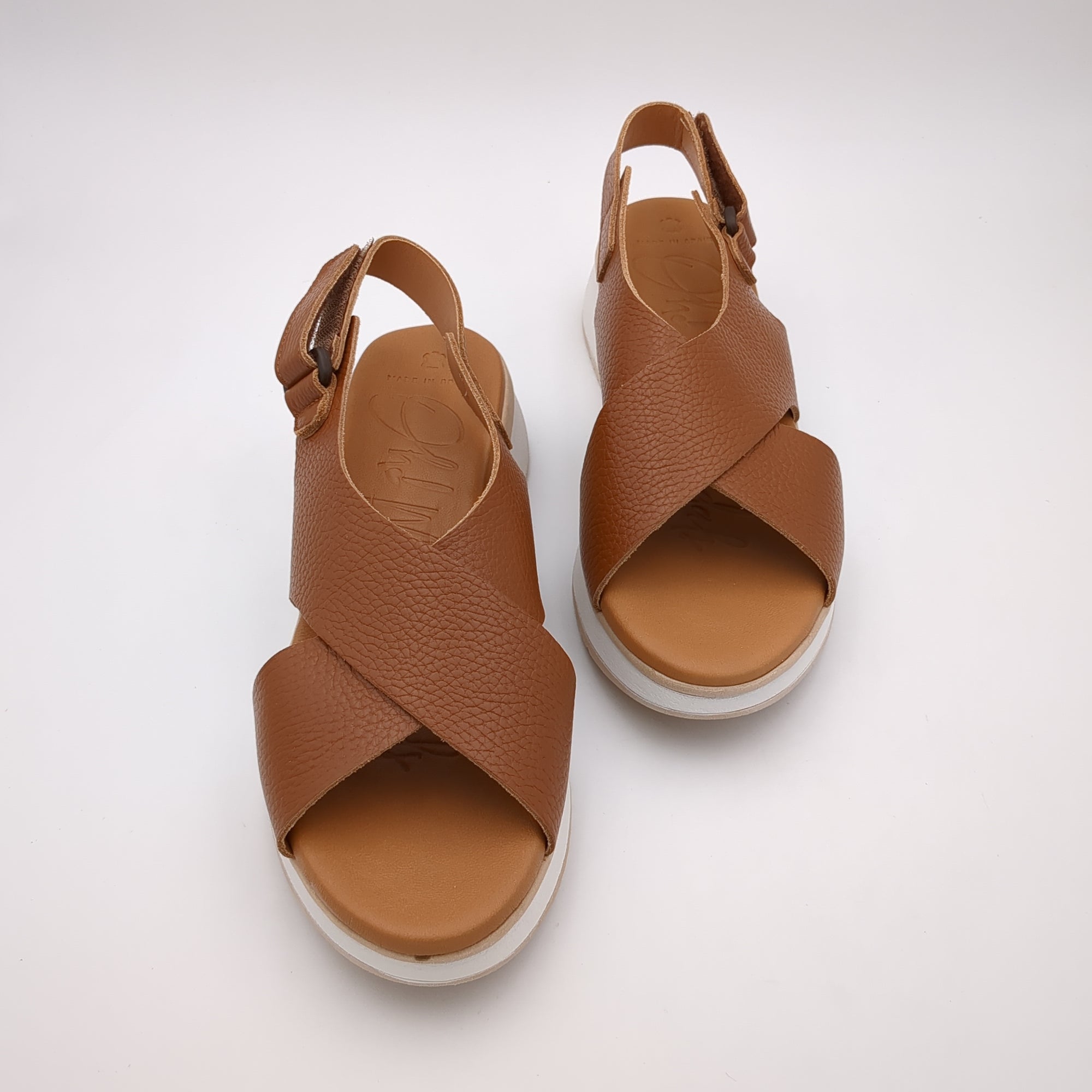 Front view of the Oh My Sandals 5412 DOYA ROBLE, highlighting the thick brown leather crossover straps.