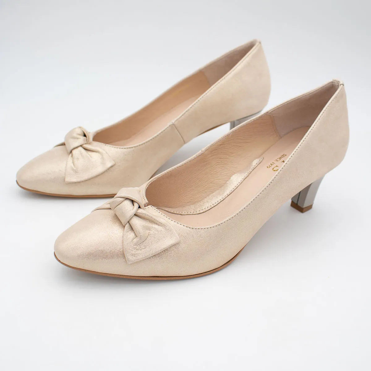 EMIS Gold Court Shoe (Wide Fit) – S8463/024
