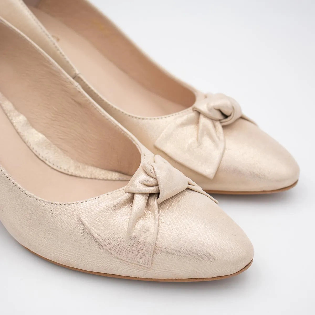 EMIS Gold Court Shoe (Wide Fit) – S8463/024