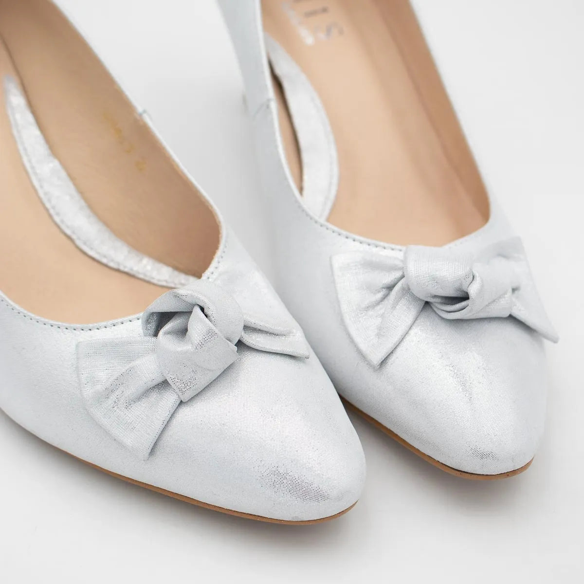 EMIS White Court Shoe (Wide Fit) – S8463/024
