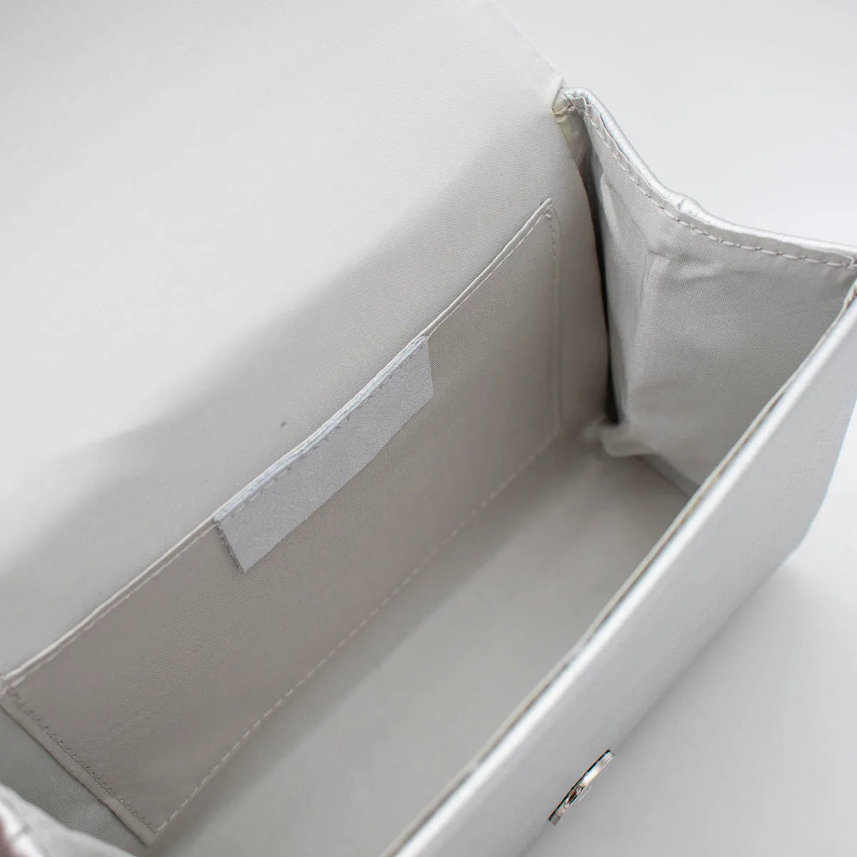 EMIS Silver Bag (Chain Strap) – T43L