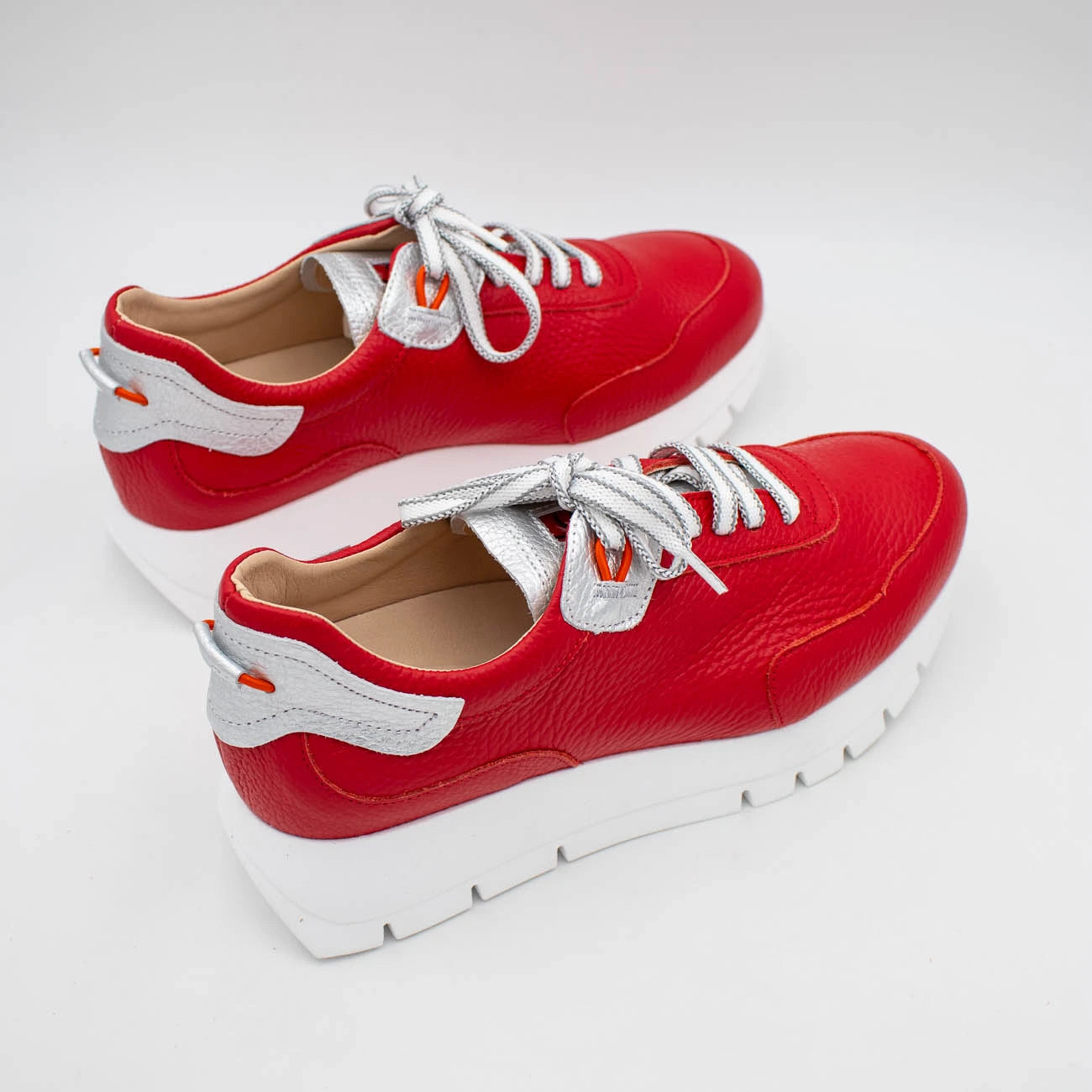 Jose Saenz Red Silver Trainer (Wide Fit) – 2287 ROJO/PLATA