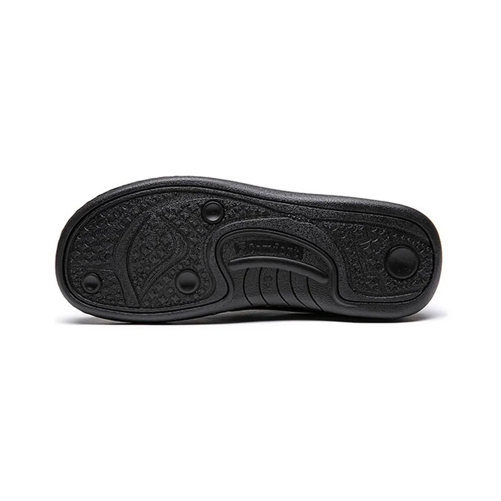 Tread pattern on the black outsole of the G-Comfort P-3708 men's extra-wide shoe.