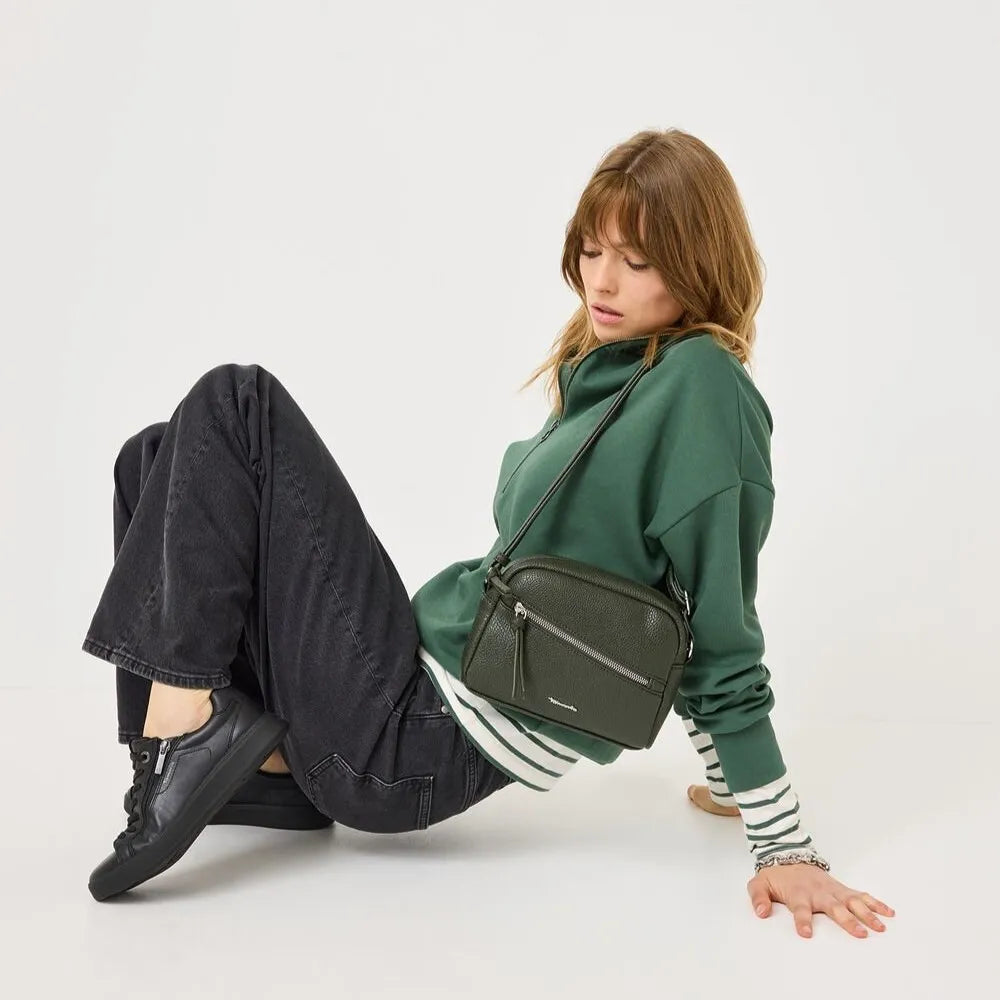 Plain & Minimal Trainers