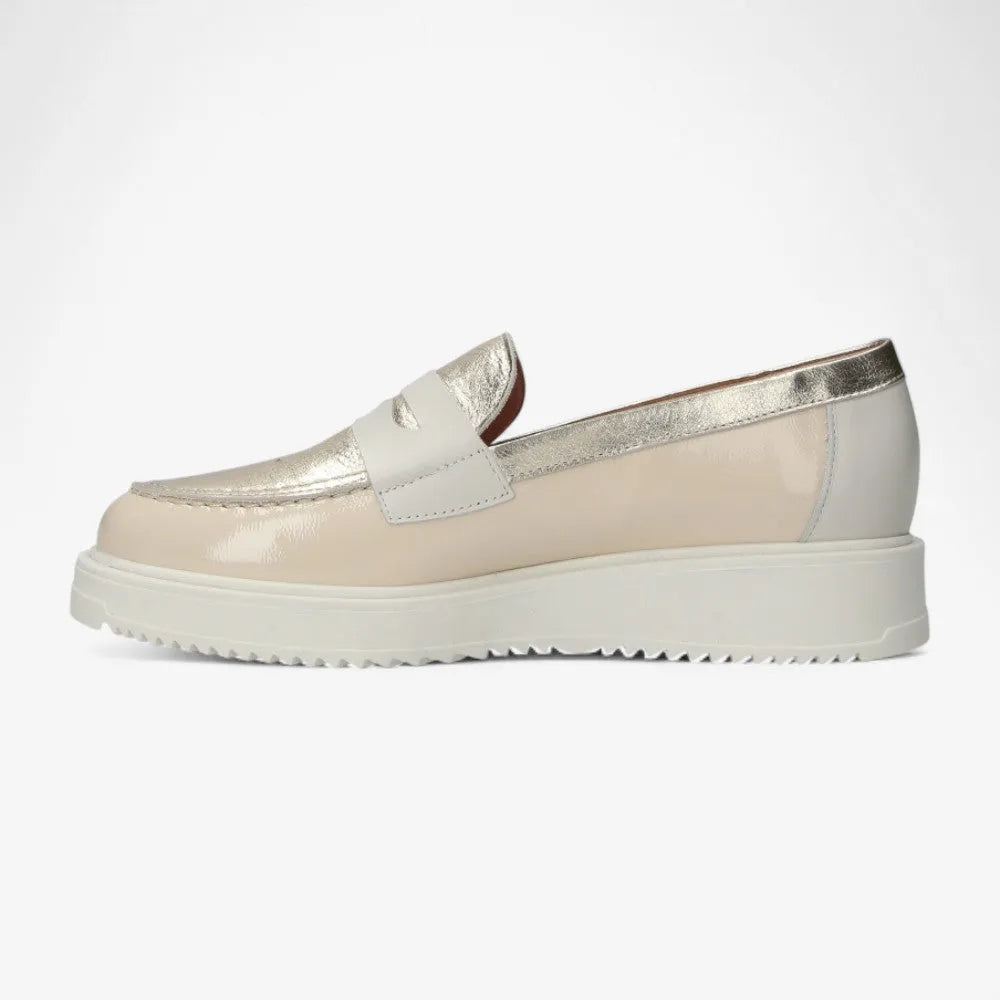 Pitillos Elena Modern Loafer – Crema Mix, Gold Accent & Removable Insole