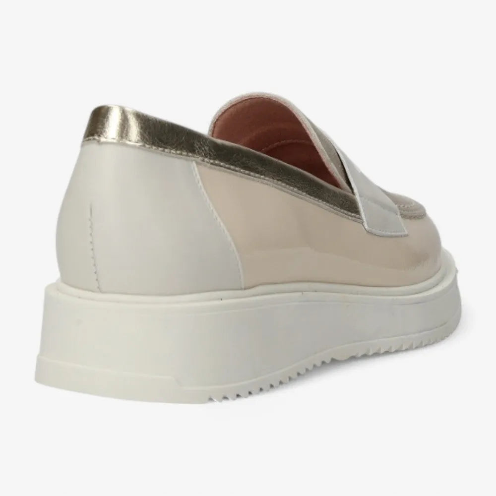 Pitillos Elena Modern Loafer – Crema Mix, Gold Accent & Removable Insole