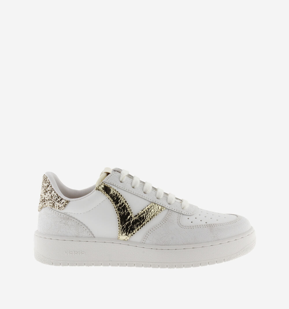     Front view of Victoria Madrid Crackle & Metal White Lace-Up Runners with gold V and sparkle.