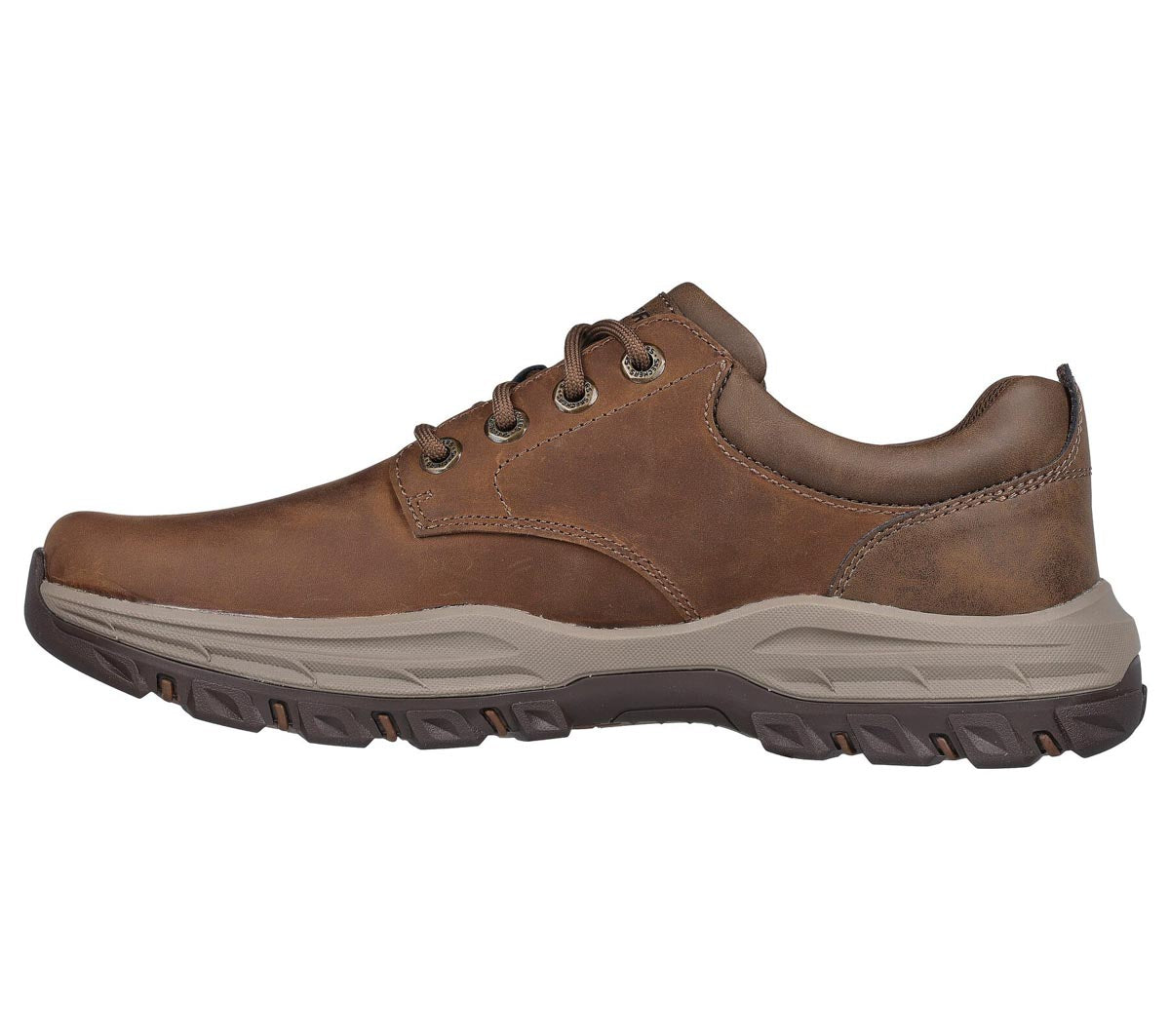 Lifestyle image of Skechers Knowlson - Leland shoes being worn outdoors.