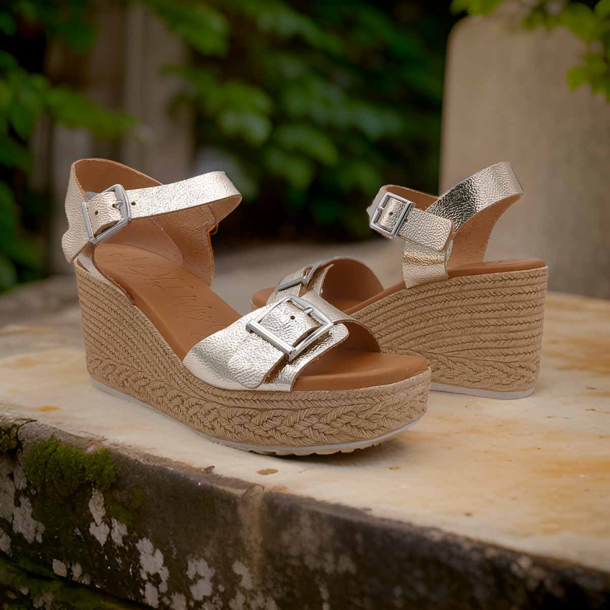 Front view of Oh My Sandals 5459 DUNA CHAMPAN metallic gold wedge.