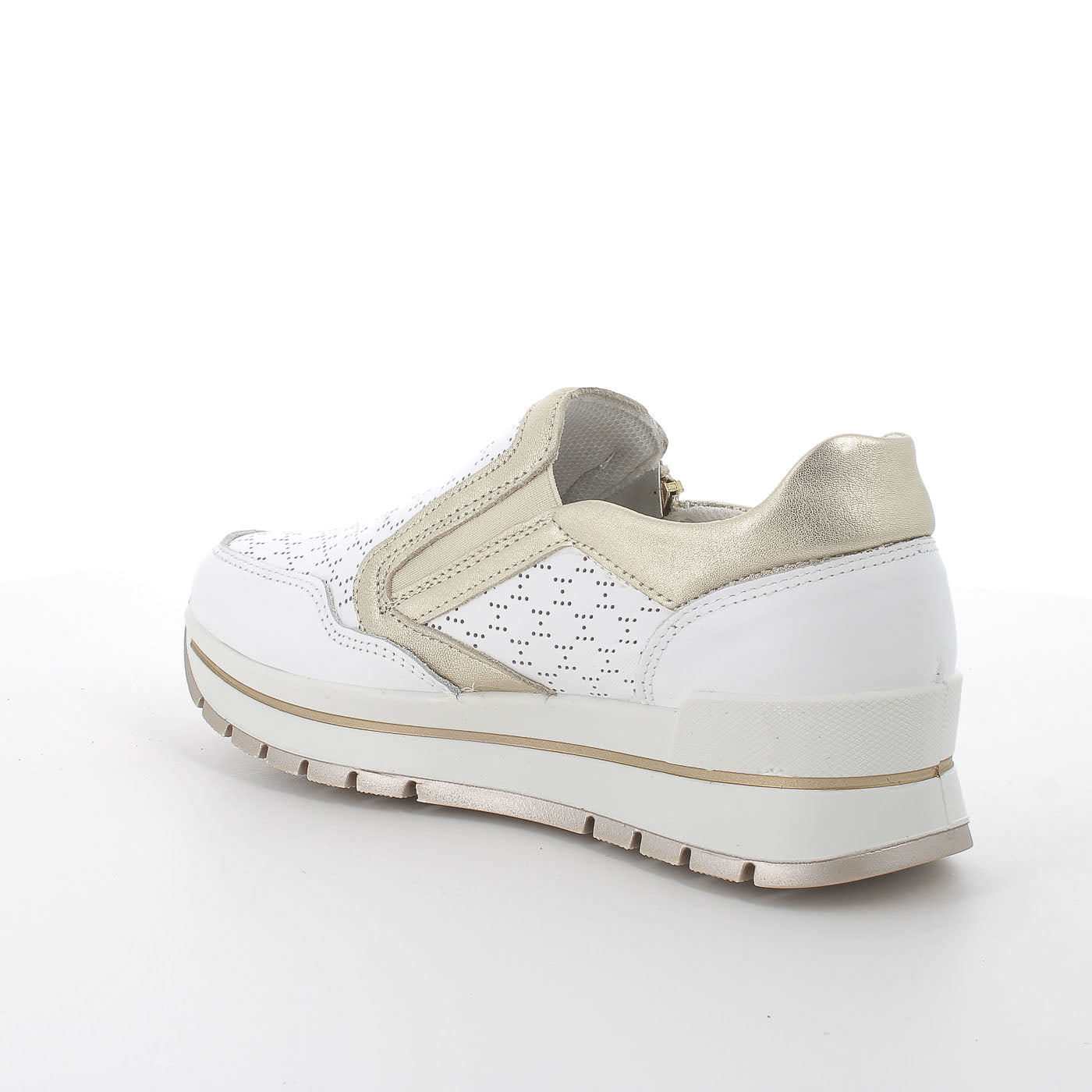  Perspective highlighting the white base with hints of gold and stylish sole.