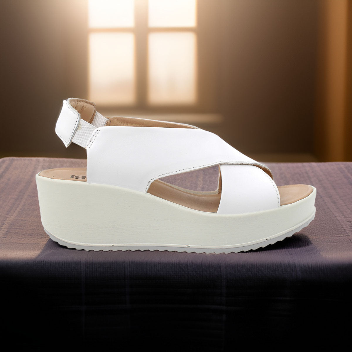 IGI & Co White Summer Wedge Sandals with Crossover Straps