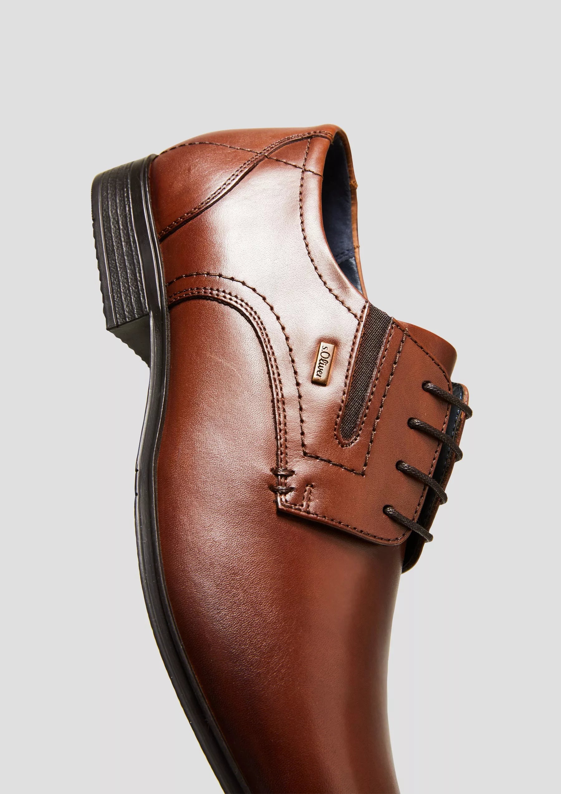 Men's Classic Lace-Up Shoes in Leather