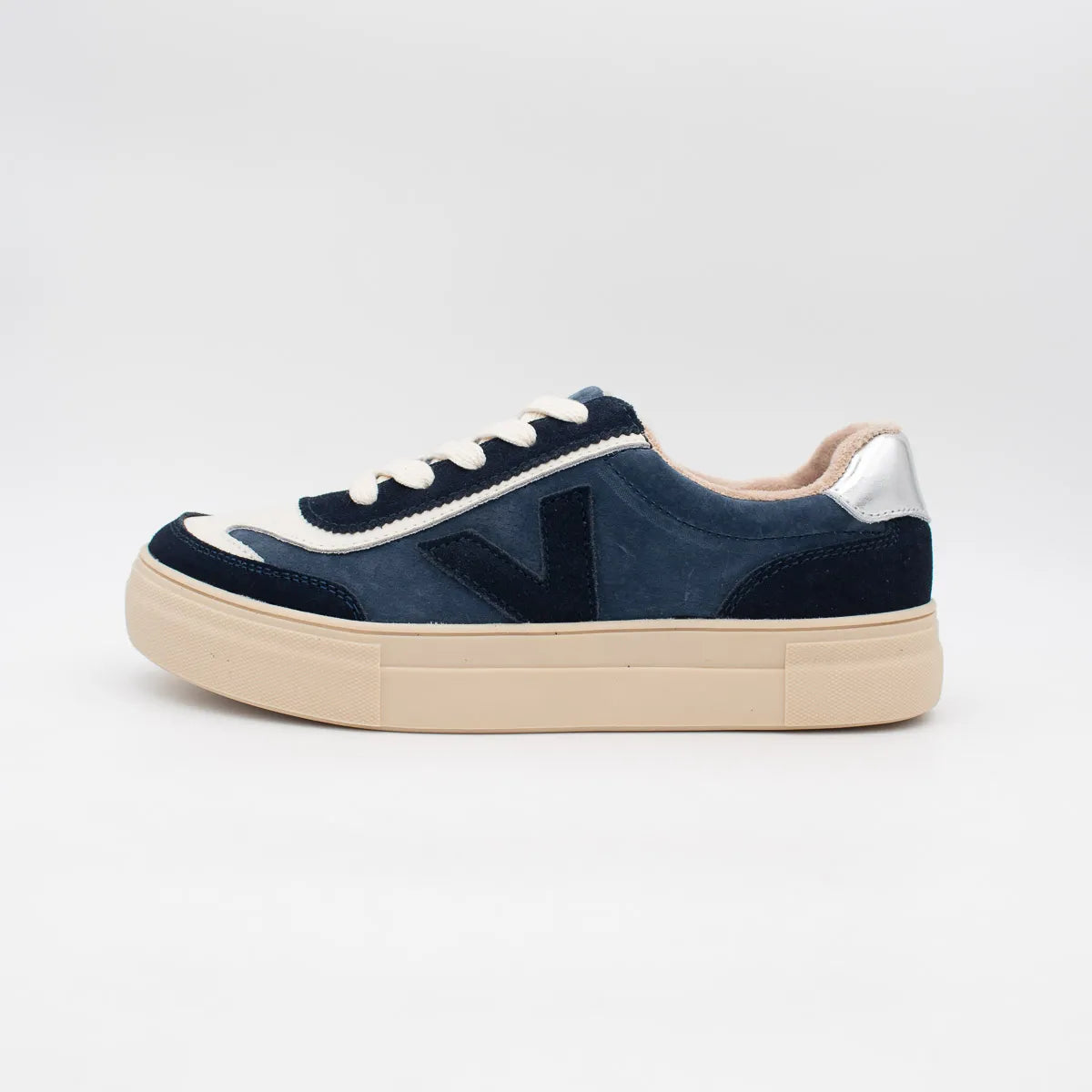 Navy blue sneaker with beige sole on a light gray background