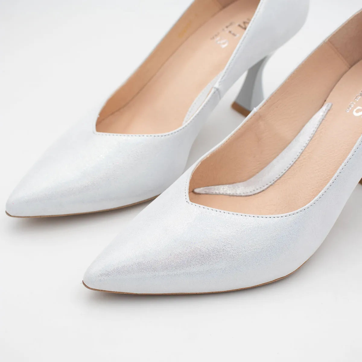 EMIS White Court Shoe (Metallic Finish) – S6047/206