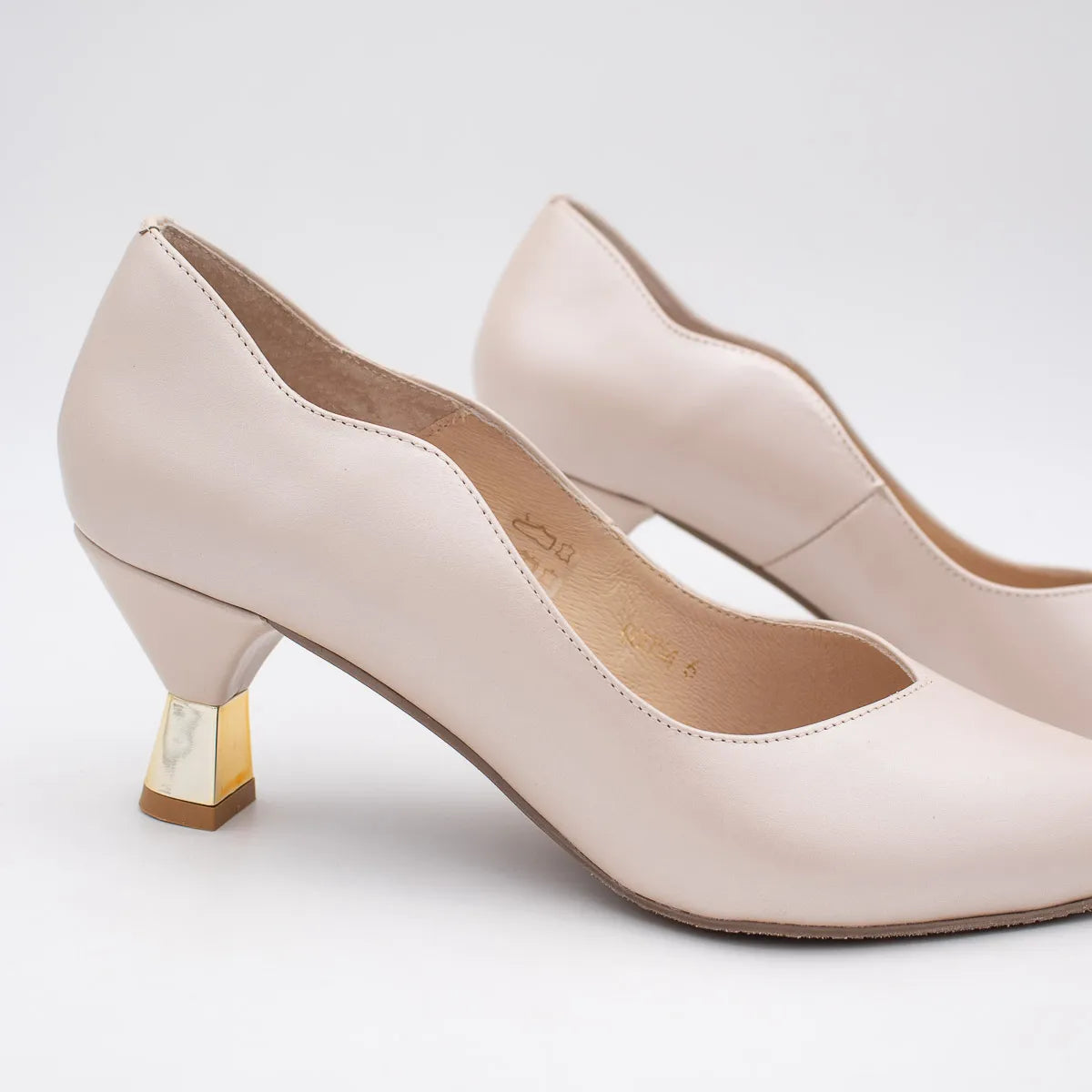 EMIS Beige Court Shoe (Wide Fit) – S8054/F226o
