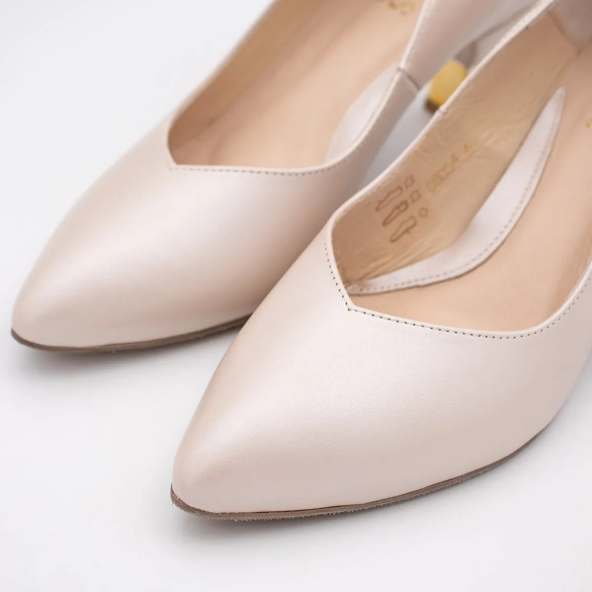 EMIS Beige Court Shoe (Wide Fit) – S8054/F226o