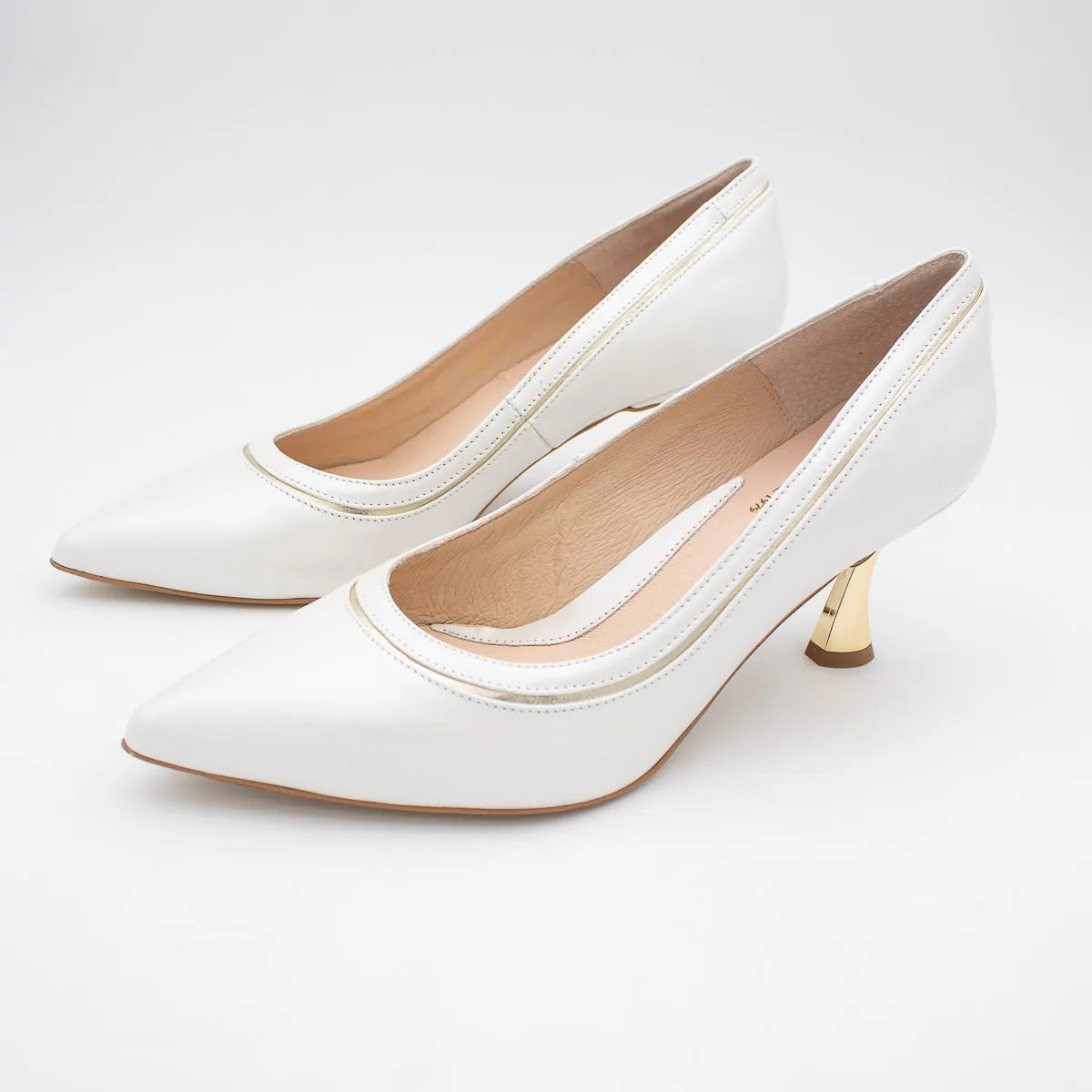 EMIS Ecru Court Shoe (Leather) – S8213/082o