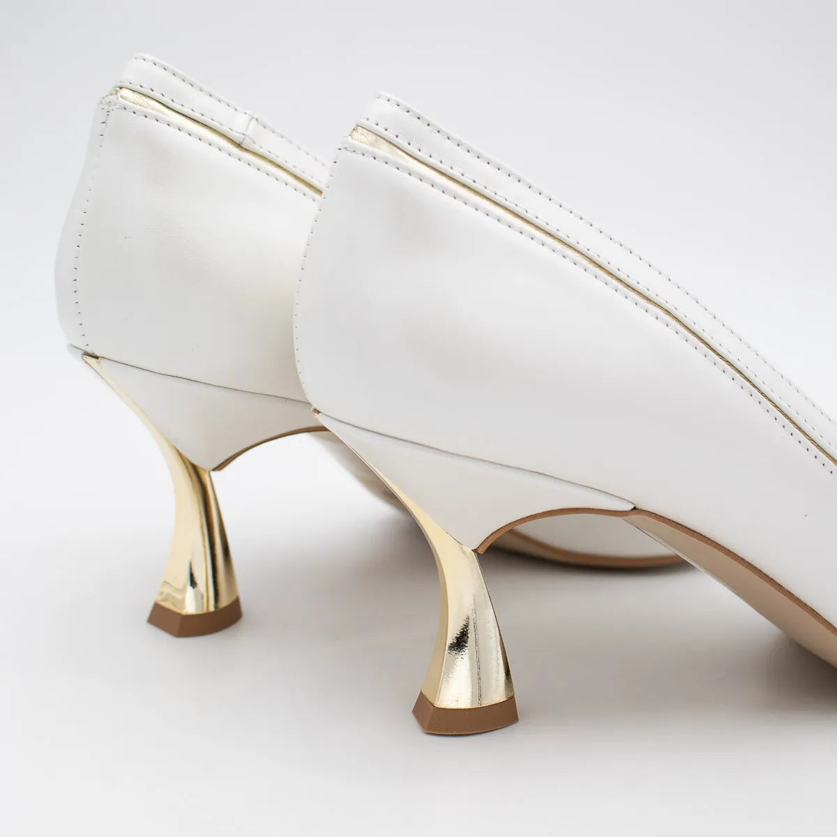 EMIS Ecru Court Shoe (Leather) – S8213/082o