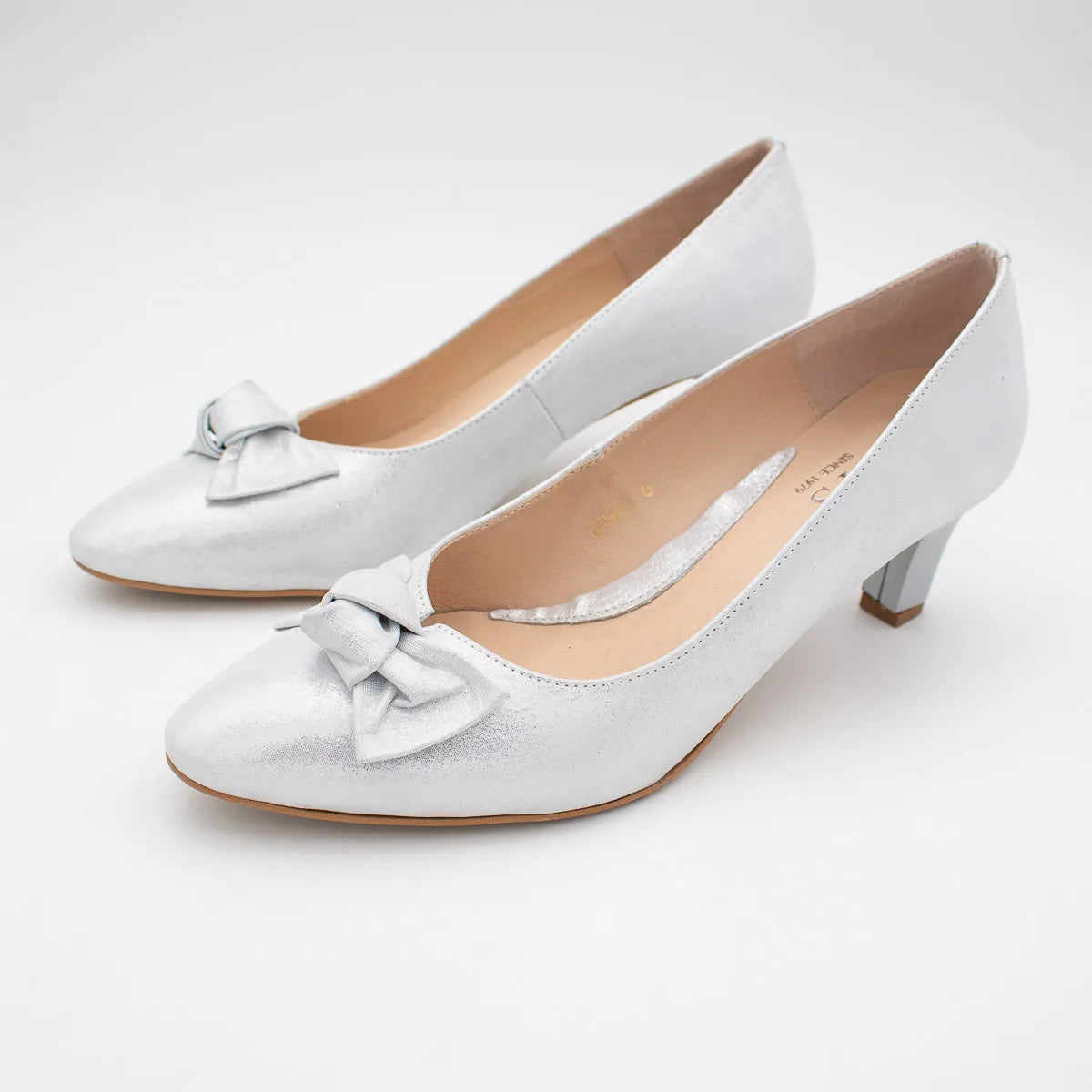 EMIS White Court Shoe (Wide Fit) – S8463/024