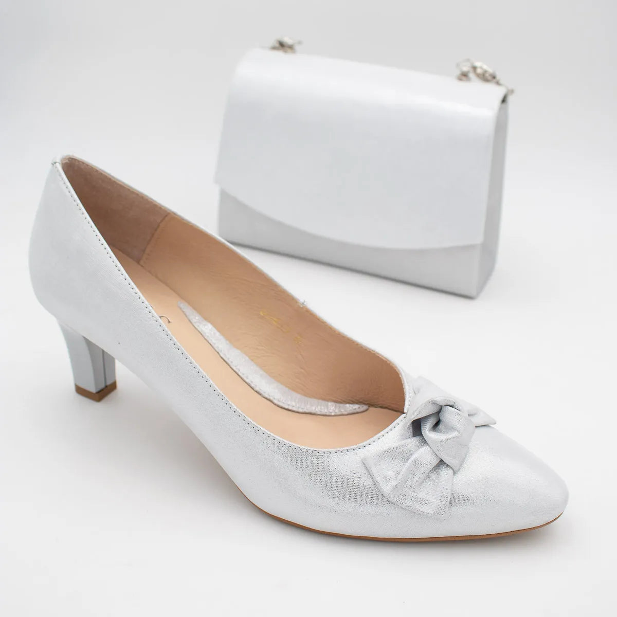 EMIS White Court Shoe (Wide Fit) – S8463/024