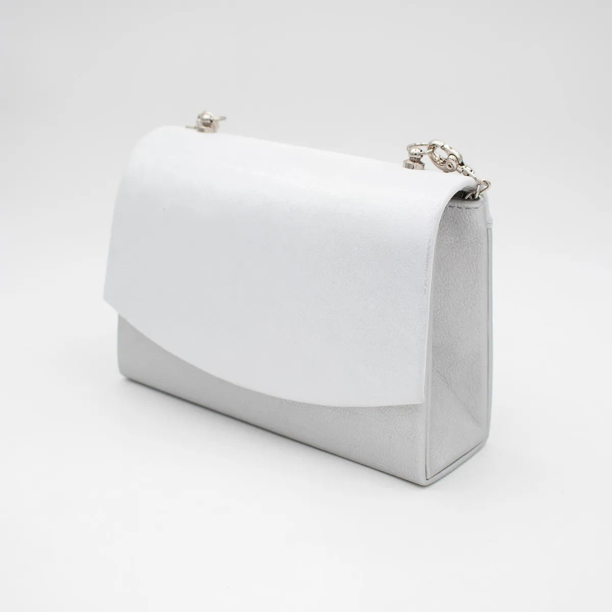 EMIS Silver Bag (Chain Strap) – T43L