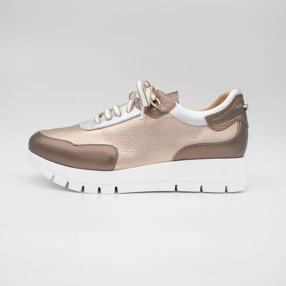 Jose Saenz Onyx Platinum Silver Trainer (Wide Fit) – 2287 ONIX/PLATINO/PLATA