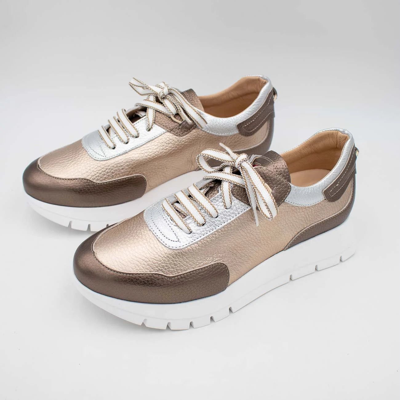 Jose Saenz Onyx Platinum Silver Trainer (Wide Fit) – 2287 ONIX/PLATINO/PLATA