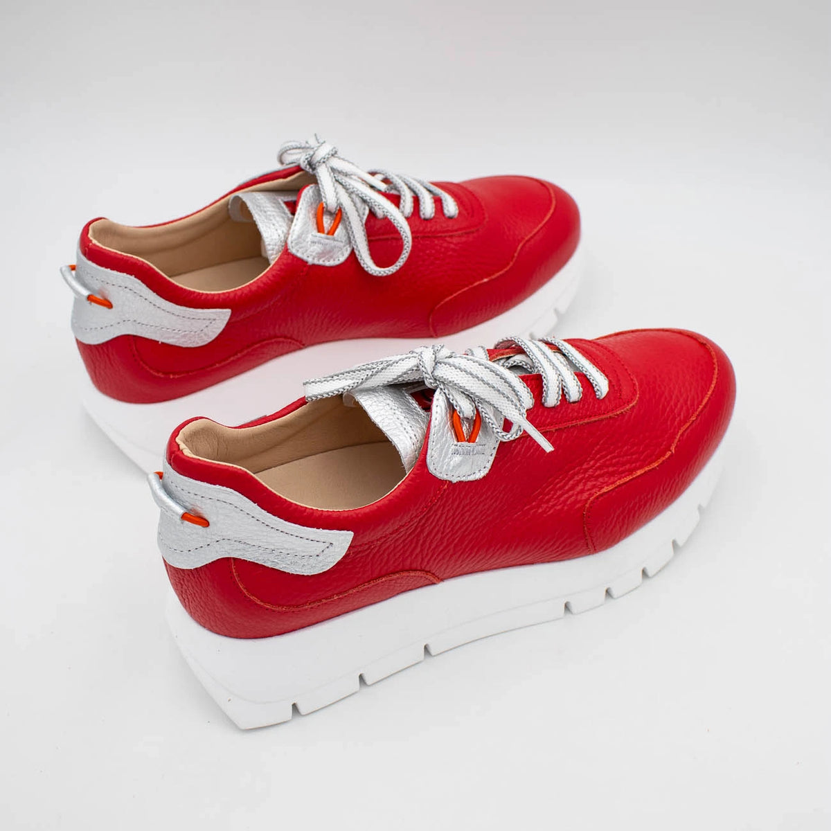 Jose Saenz Red Silver Trainer (Wide Fit) – 2287 ROJO/PLATA