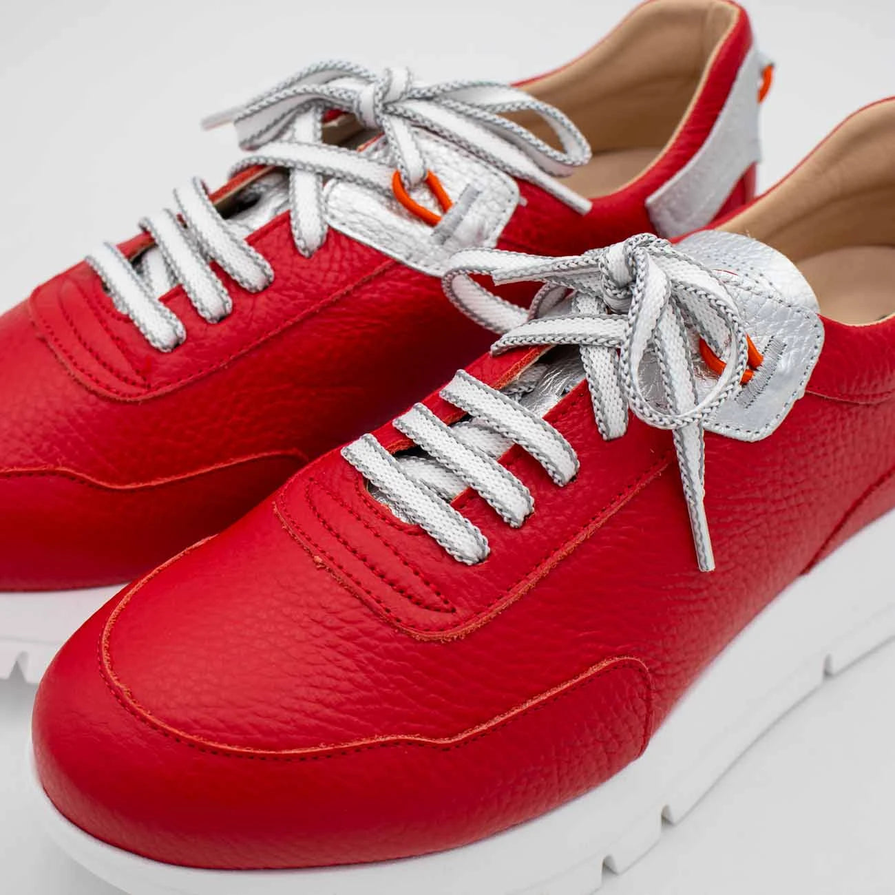 Jose Saenz Red Silver Trainer (Wide Fit) – 2287 ROJO/PLATA