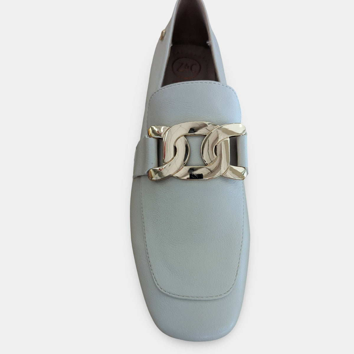 Zanni & Co Cream Square Toe Loafers with Gold Chain Detail and Stylish Heel