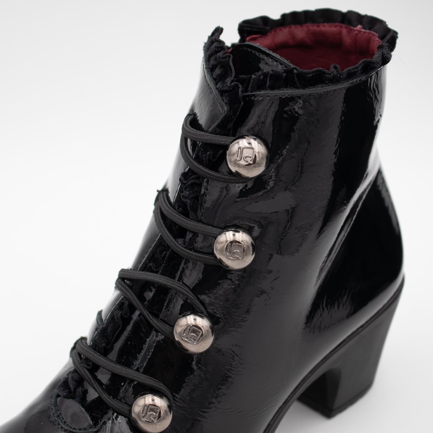Main view of the Jose Saenz black ankle boot.