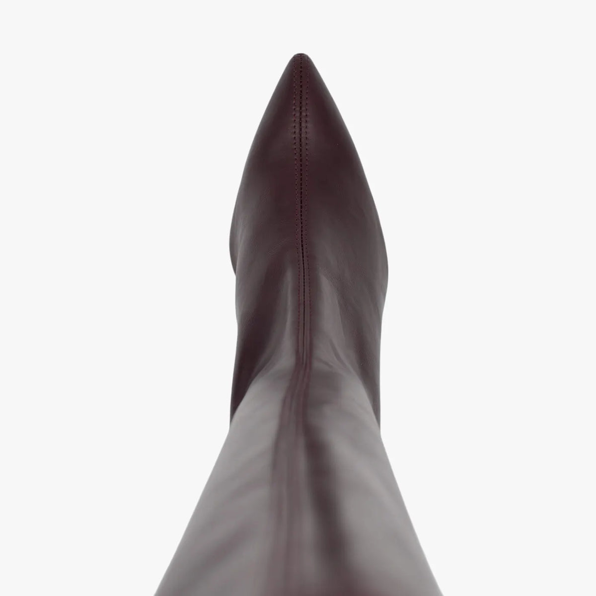 Close-up from above of the pointed toe and centre seam on the Miss Elastic Zeta burgundy boot.