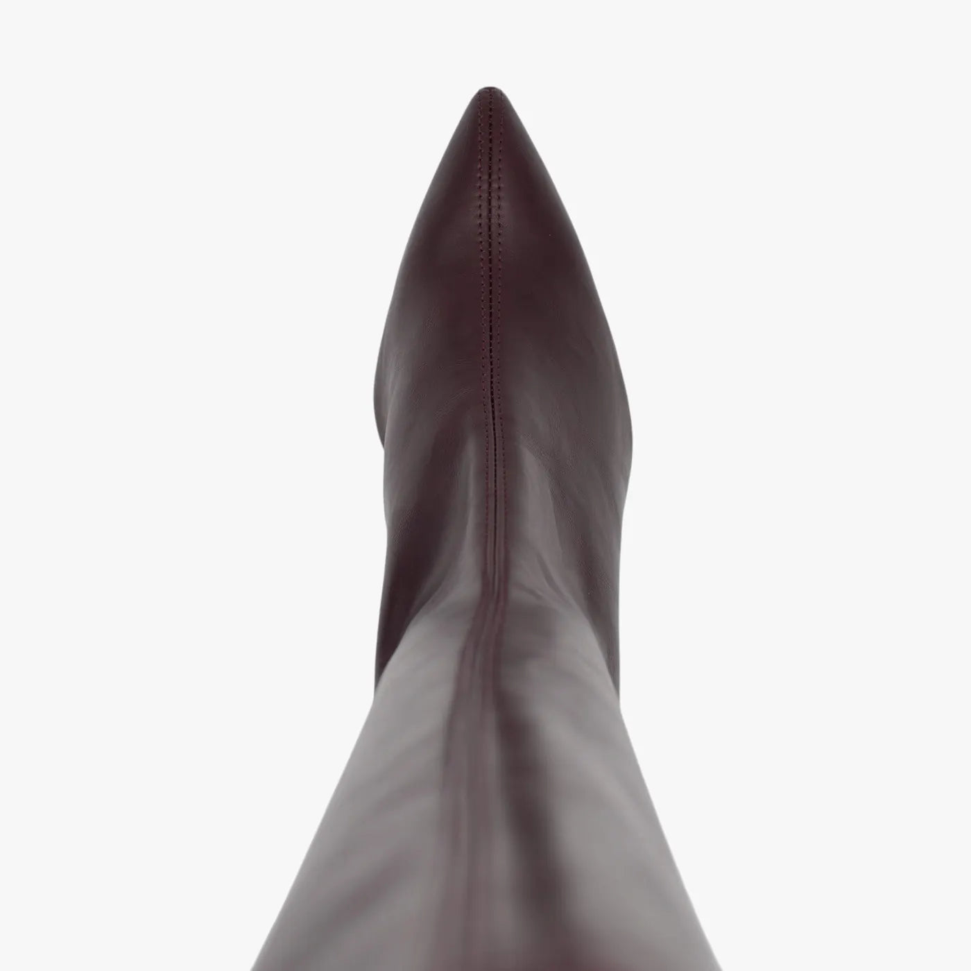 Close-up from above of the pointed toe and centre seam on the Miss Elastic Zeta burgundy boot.