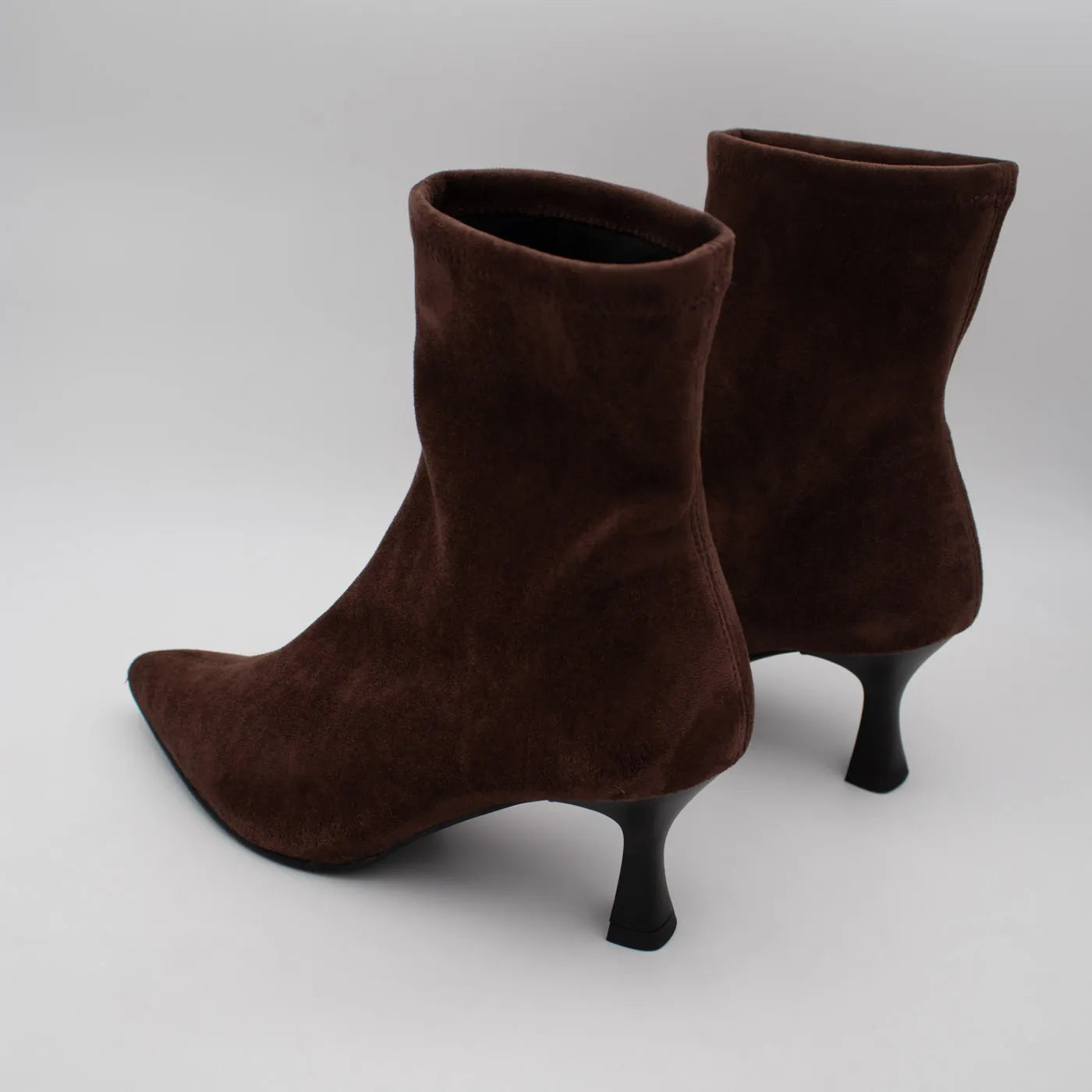 Inner and rear profiles of the Miss Elastic Zeta brown suede-effect ankle boots.