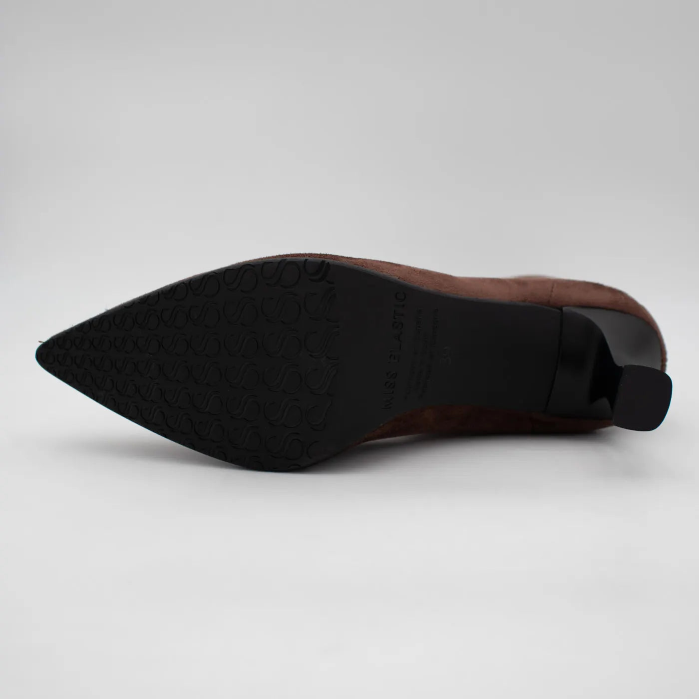 Black treaded outsole of the Miss Elastic Zeta brown ankle boot.