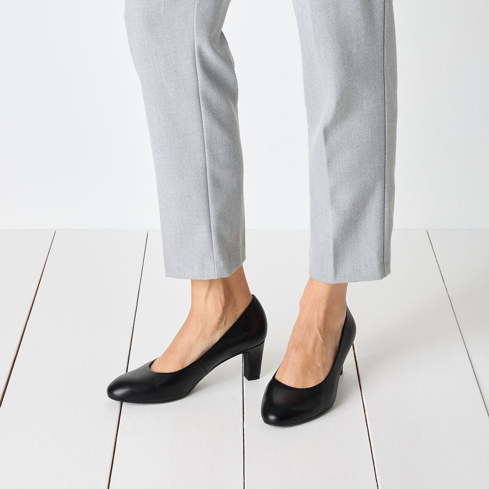 Tamaris Black Matt Court Shoes 1-22419-41-020