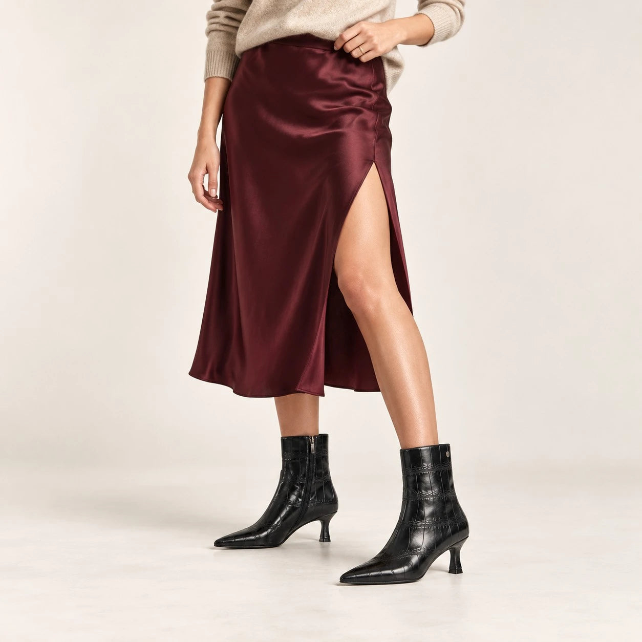 Xti Black Croc-Effect Pointed Vegan Ankle Boots