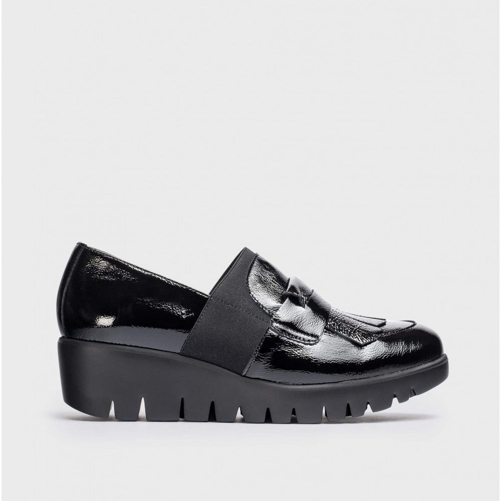 Front view of Wonders Black Patent Loafer with Wedge.